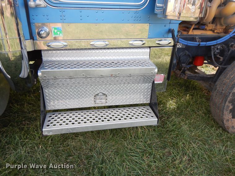 image for item GK9639 2005 Kenworth W900L  semi truck