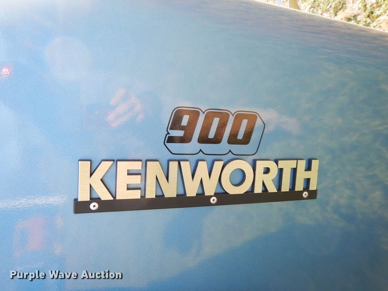 image for item GK9639 2005 Kenworth W900L  semi truck