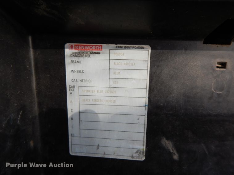 image for item GK9639 2005 Kenworth W900L  semi truck