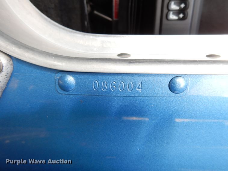 image for item GK9639 2005 Kenworth W900L  semi truck