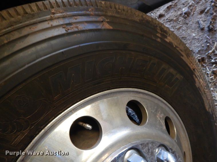 image for item GK9639 2005 Kenworth W900L  semi truck