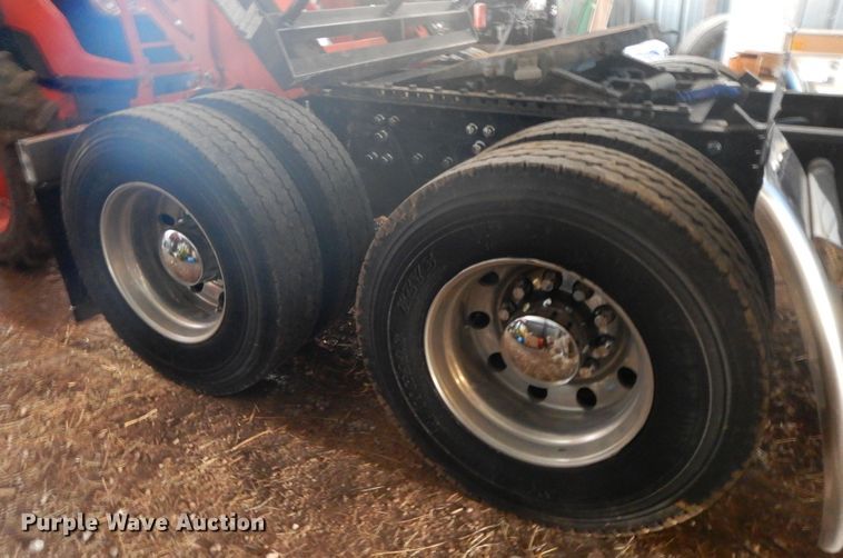 image for item GK9639 2005 Kenworth W900L  semi truck