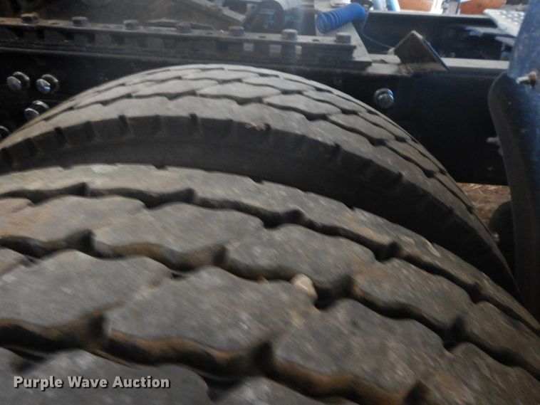 image for item GK9639 2005 Kenworth W900L  semi truck