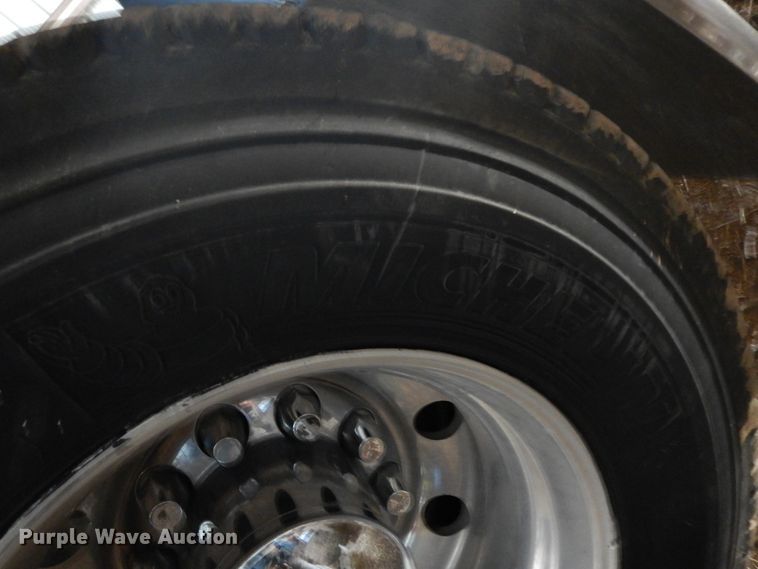 image for item GK9639 2005 Kenworth W900L  semi truck