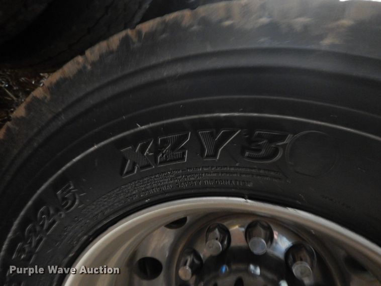 image for item GK9639 2005 Kenworth W900L  semi truck