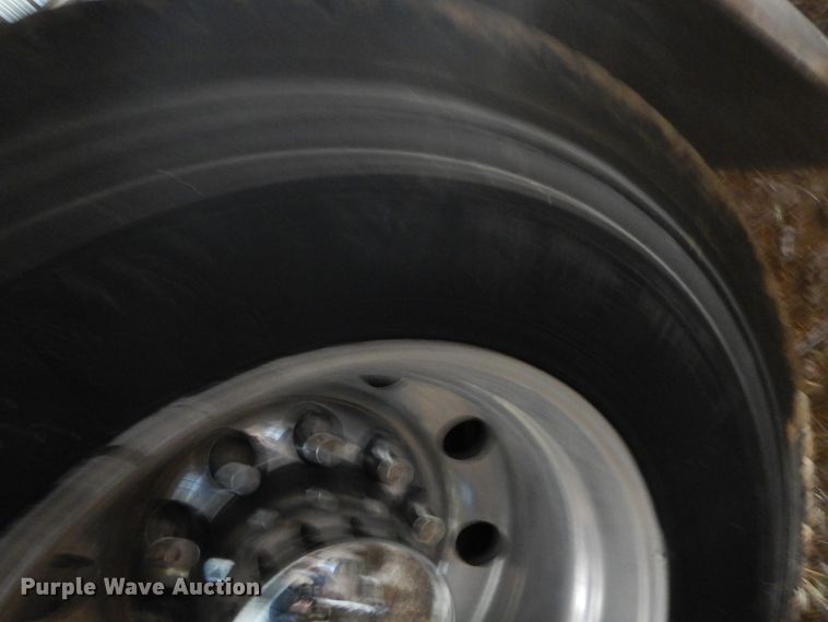 image for item GK9639 2005 Kenworth W900L  semi truck