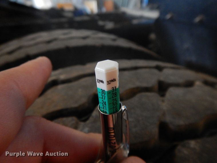 image for item GK9639 2005 Kenworth W900L  semi truck