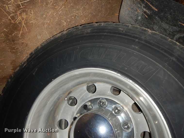 image for item GK9639 2005 Kenworth W900L  semi truck