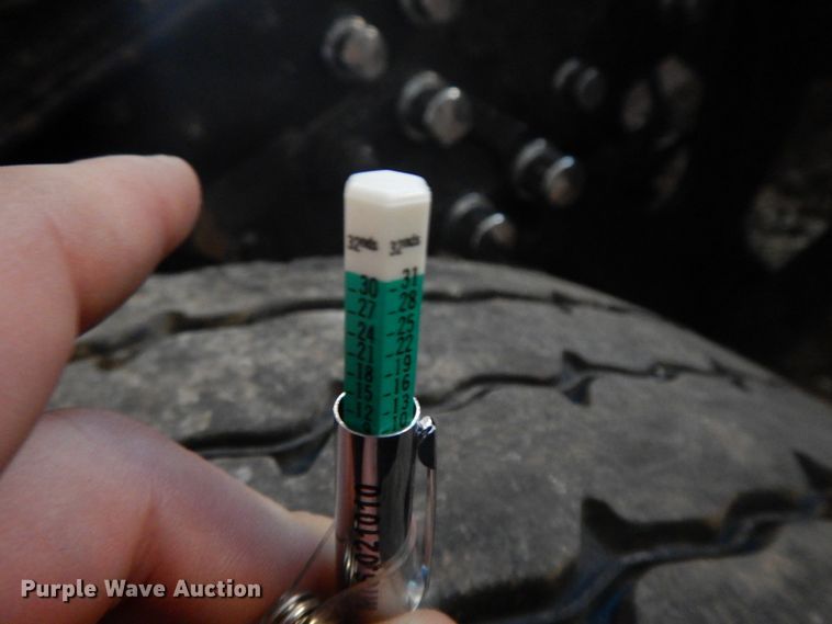 image for item GK9639 2005 Kenworth W900L  semi truck