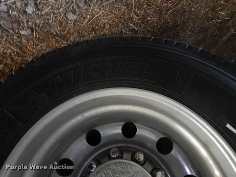 image for item GK9639 2005 Kenworth W900L  semi truck