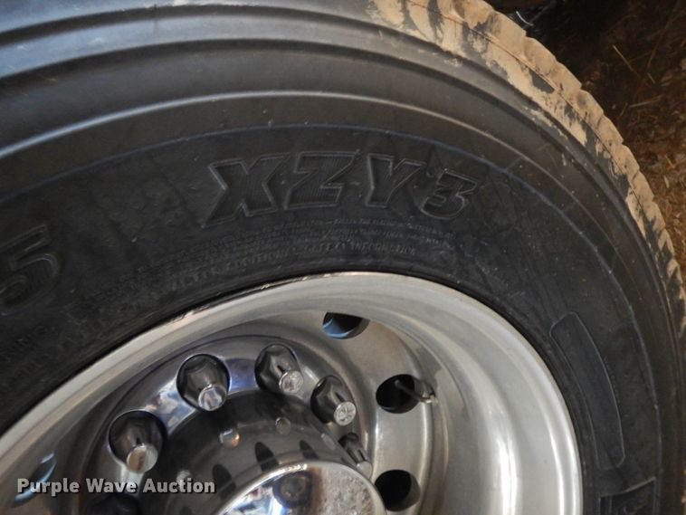 image for item GK9639 2005 Kenworth W900L  semi truck