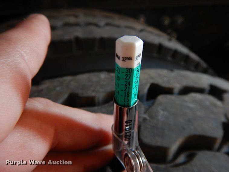 image for item GK9639 2005 Kenworth W900L  semi truck