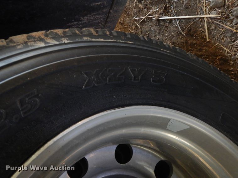 image for item GK9639 2005 Kenworth W900L  semi truck