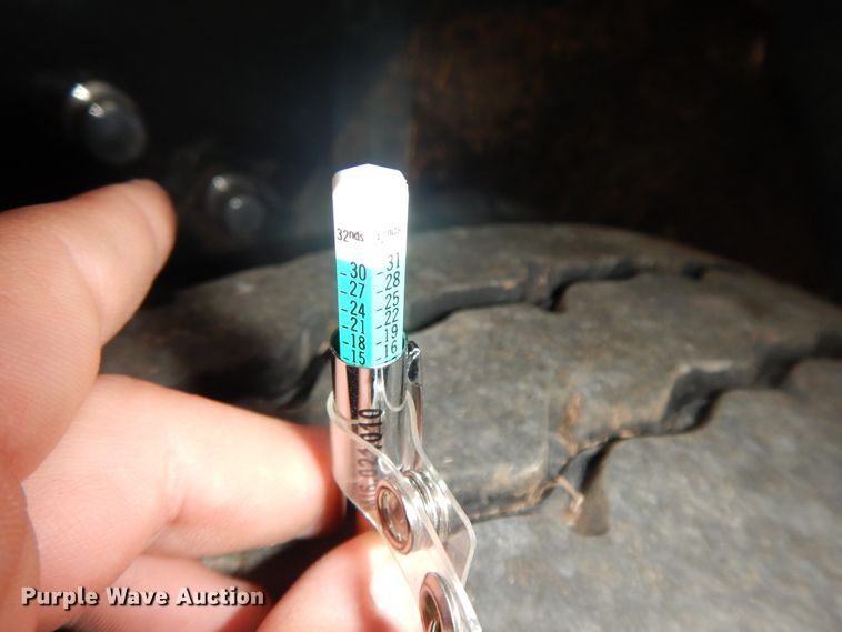 image for item GK9639 2005 Kenworth W900L  semi truck