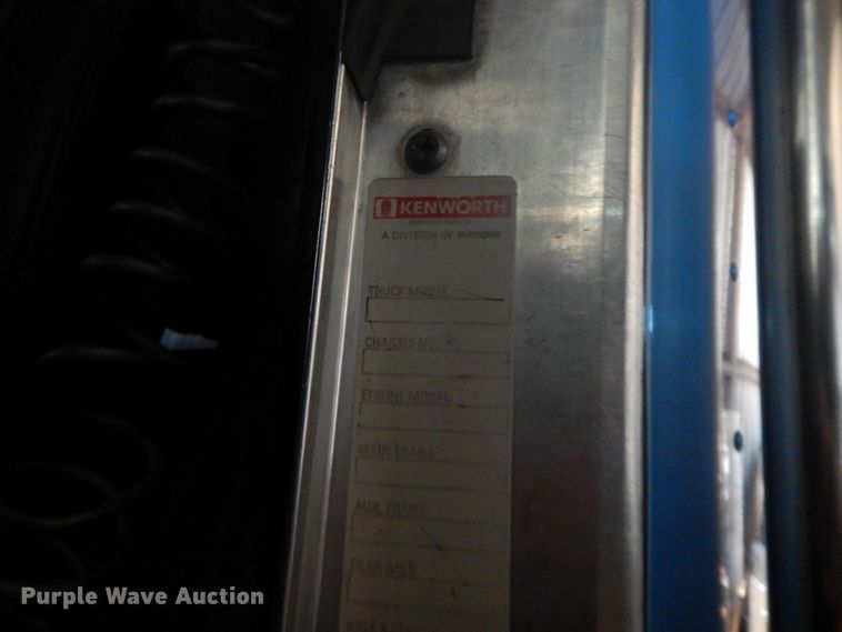 image for item GK9639 2005 Kenworth W900L  semi truck