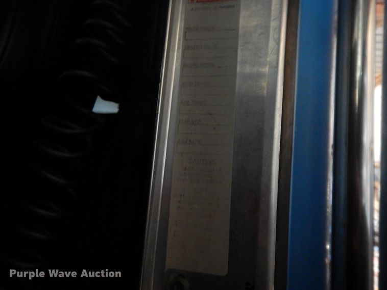 image for item GK9639 2005 Kenworth W900L  semi truck