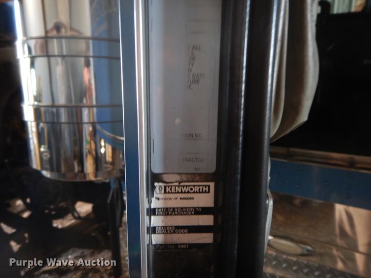 image for item GK9639 2005 Kenworth W900L  semi truck