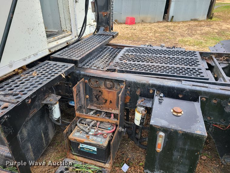 image for item GY9652 2005 Kalmar 30  yard truck