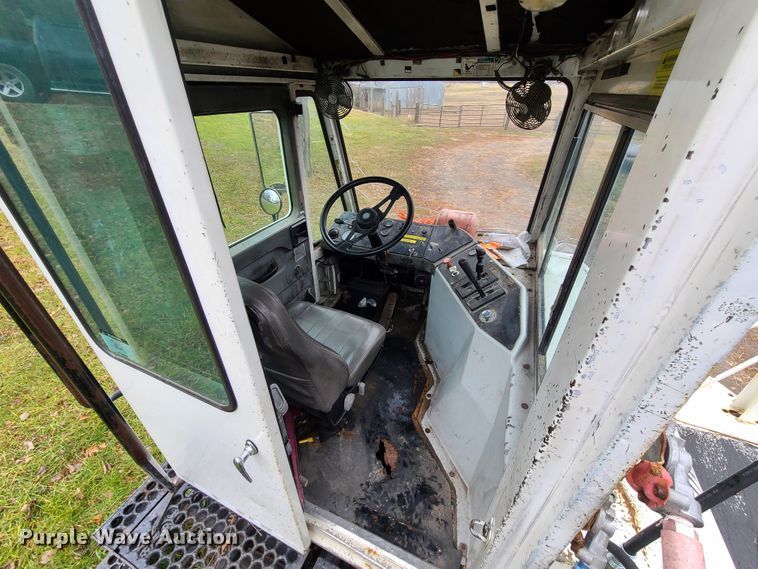 image for item GY9652 2005 Kalmar 30  yard truck