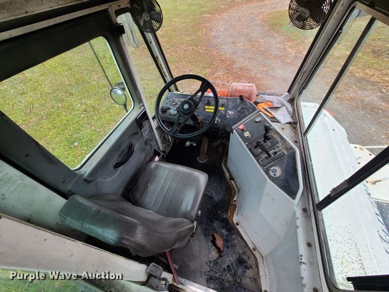 image for item GY9652 2005 Kalmar 30  yard truck