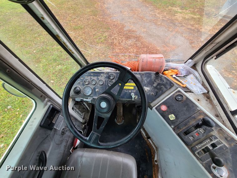 image for item GY9652 2005 Kalmar 30  yard truck