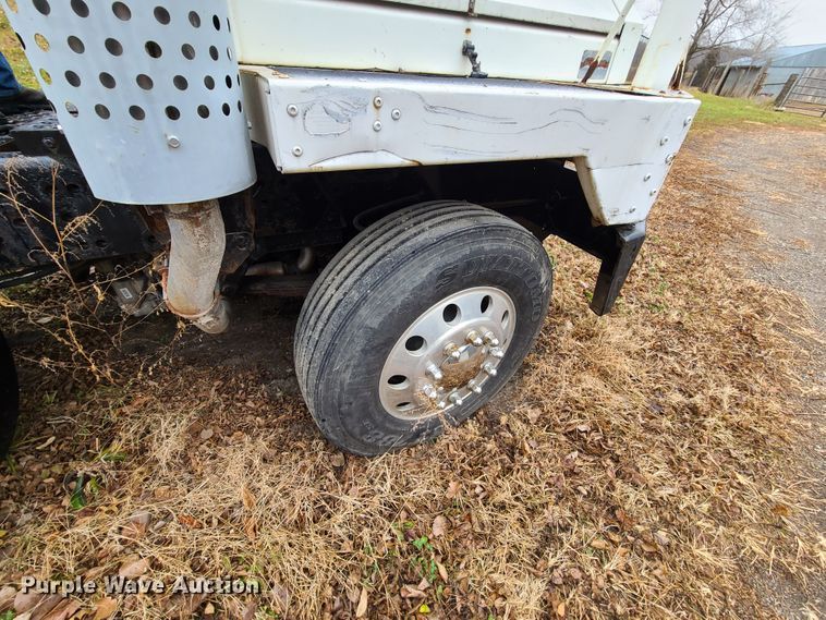 image for item GY9652 2005 Kalmar 30  yard truck