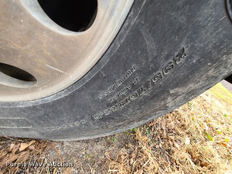 image for item GY9652 2005 Kalmar 30  yard truck