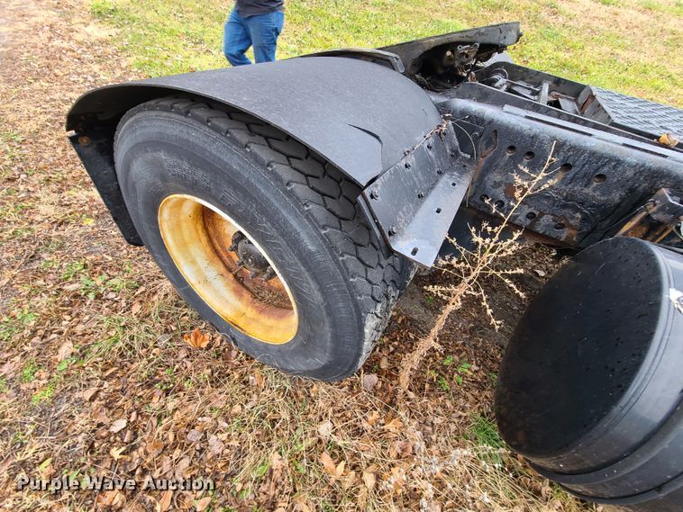 image for item GY9652 2005 Kalmar 30  yard truck