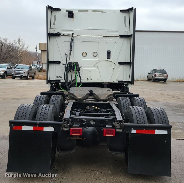 image for item GY9653 2015 International ProStar  semi truck