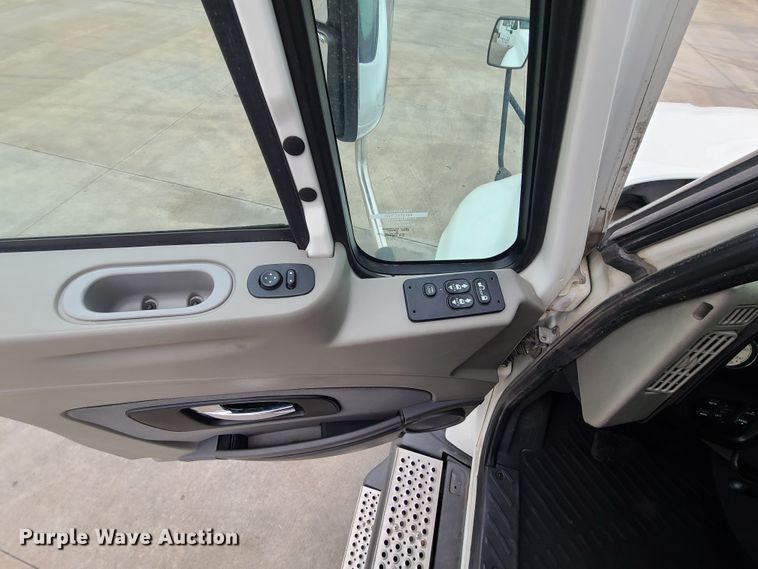 image for item GY9653 2015 International ProStar  semi truck