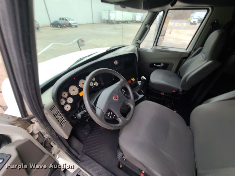 image for item GY9653 2015 International ProStar  semi truck