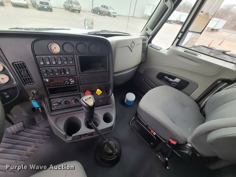 image for item GY9653 2015 International ProStar  semi truck