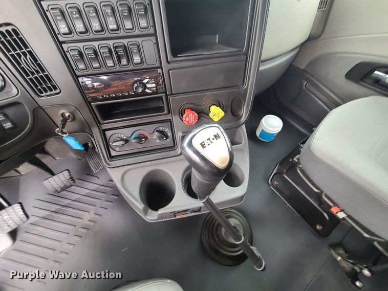 image for item GY9653 2015 International ProStar  semi truck