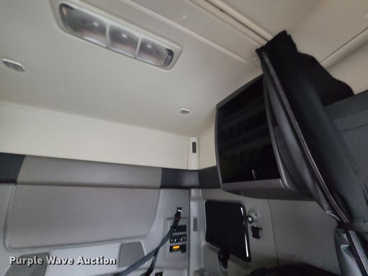 image for item GY9653 2015 International ProStar  semi truck