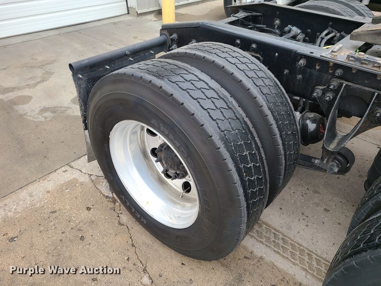 image for item GY9653 2015 International ProStar  semi truck