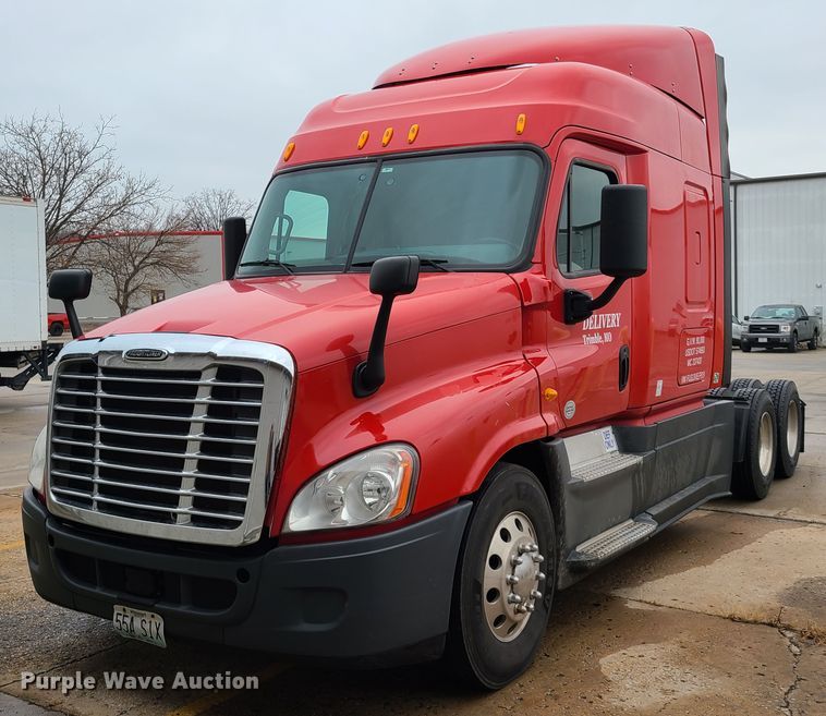 image for item GY9654 2014 Freightliner Cascadia  semi truck