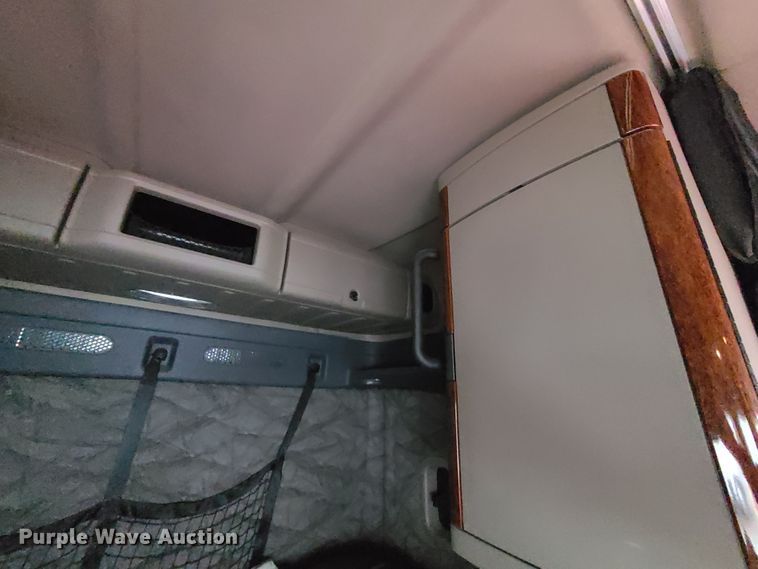 image for item GY9654 2014 Freightliner Cascadia  semi truck