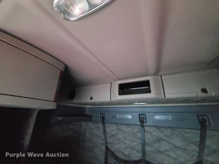 image for item GY9654 2014 Freightliner Cascadia  semi truck