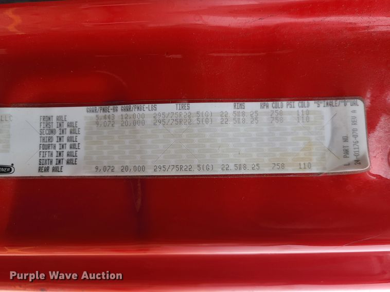 image for item GY9654 2014 Freightliner Cascadia  semi truck