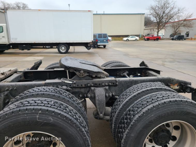 image for item GY9654 2014 Freightliner Cascadia  semi truck