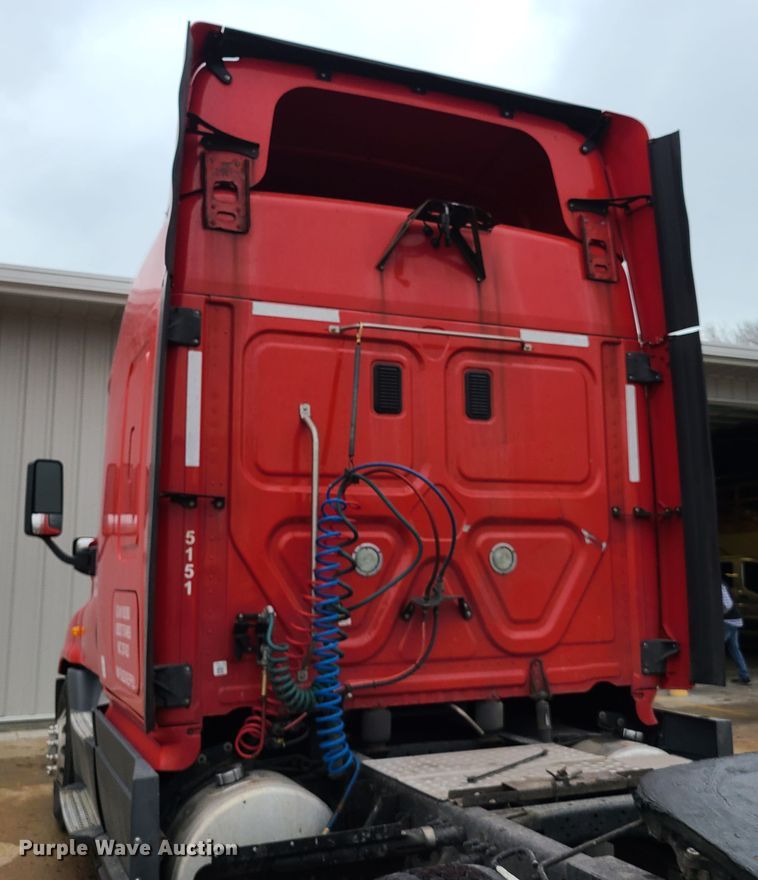 image for item GY9654 2014 Freightliner Cascadia  semi truck