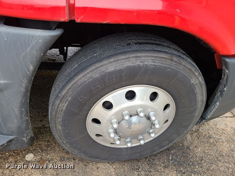 image for item GY9654 2014 Freightliner Cascadia  semi truck