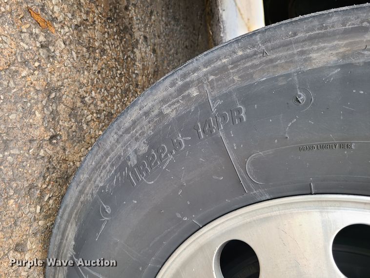 image for item GY9654 2014 Freightliner Cascadia  semi truck