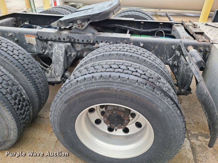 image for item GY9654 2014 Freightliner Cascadia  semi truck