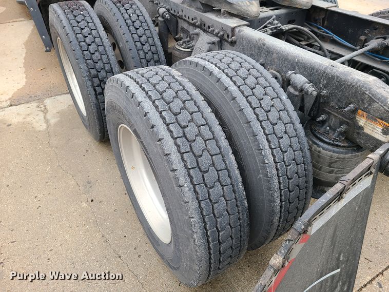 image for item GY9654 2014 Freightliner Cascadia  semi truck