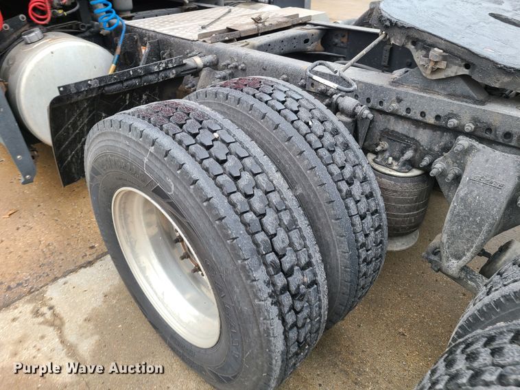 image for item GY9654 2014 Freightliner Cascadia  semi truck