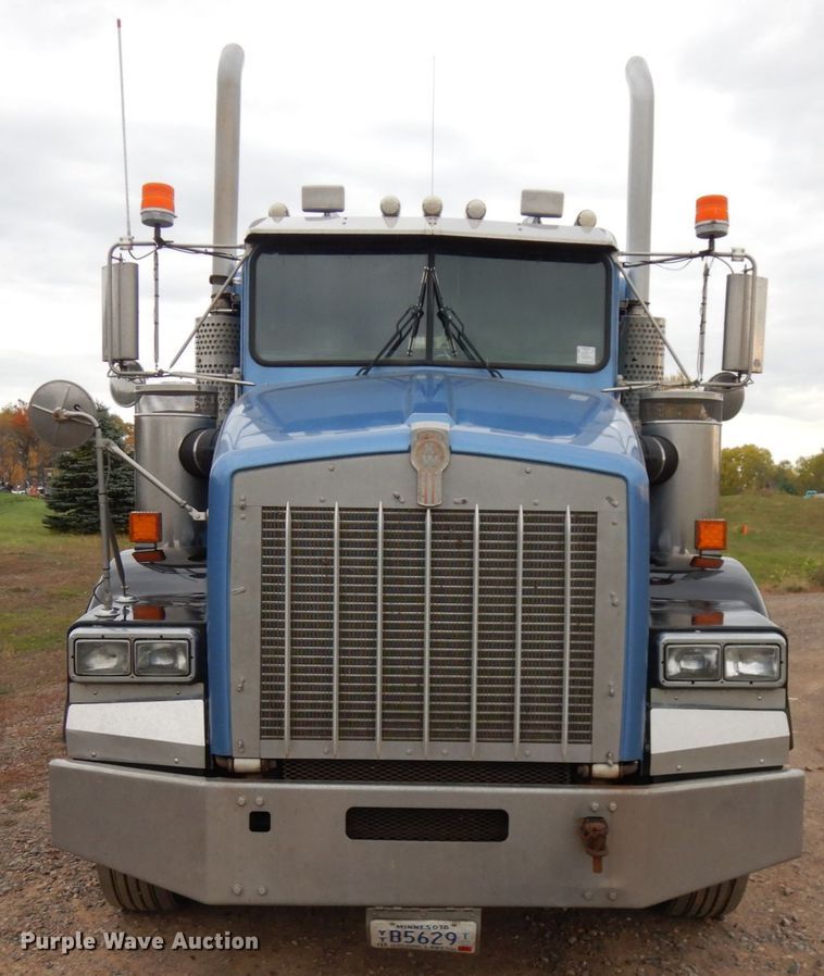 image for item HD9046 2000 Kenworth T800B  semi truck