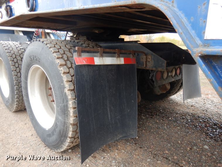 image for item HD9046 2000 Kenworth T800B  semi truck