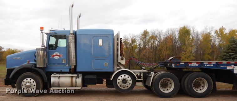 image for item HD9046 2000 Kenworth T800B  semi truck