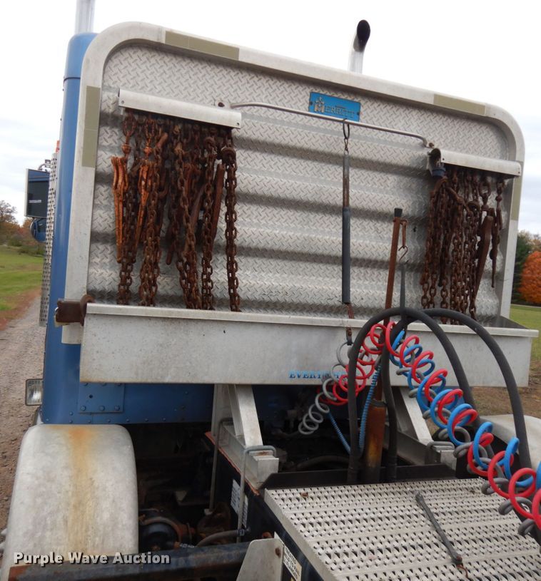 image for item HD9046 2000 Kenworth T800B  semi truck